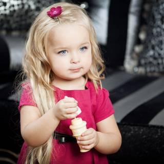 Adorable little girl wallpaper