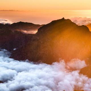 Cloudy mountains wallpaper