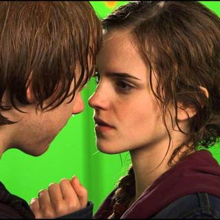 Harry Potter characters kissing wallpaper