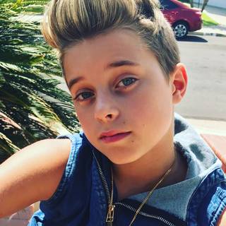 Gavin Magnus wallpaper