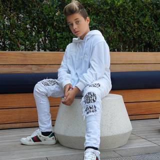 Gavin Magnus wallpaper