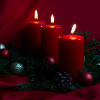 Free Christmas candles wallpaper