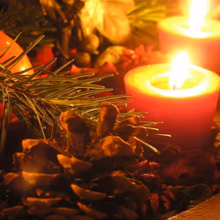 Free Christmas candles wallpaper