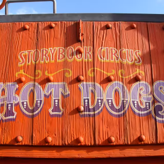 Magic circus parade wallpaper