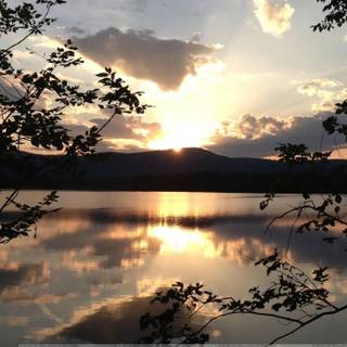 Reflection of mountains wallpaper