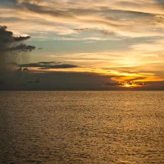 Sunrise on sea wallpaper