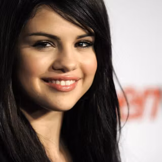 Selena Gomez smiling wallpaper