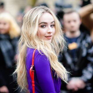 Sabrina Carpenter 4K wallpaper