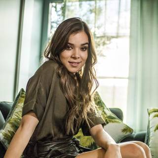 Hailee Steinfeld 4k wallpaper
