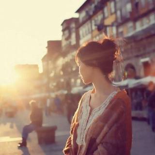 Aesthetic woman wallpaper