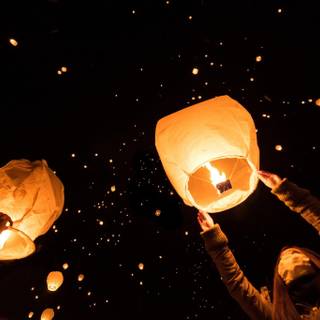 Night lanterns wallpaper