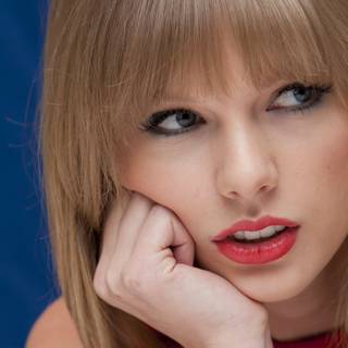 Taylor Swift blonde wallpaper