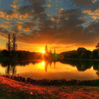 Lake at sunset wallpaper