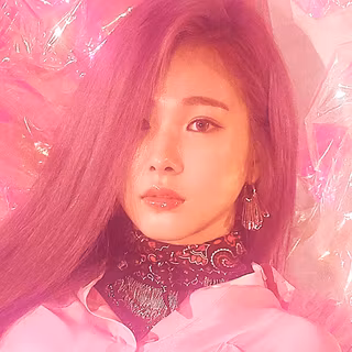 EVERGLOW Mia wallpaper