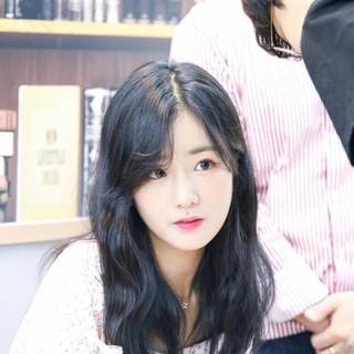 Oh Ha-young wallpaper