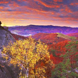 Autumn sunset in mountains wallpaper