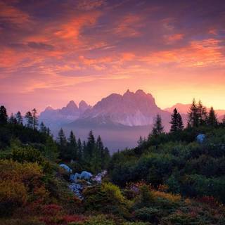 Autumn sunset in mountains wallpaper