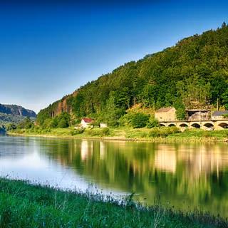 Autumn reflections wallpaper