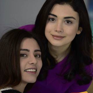 Özge Yağız wallpaper