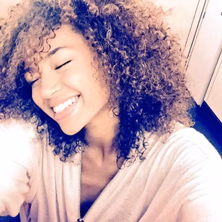 Berta Vázquez wallpaper