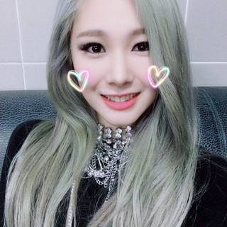 Mia Everglow wallpaper