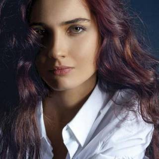 Tuba Büyüküstün wallpaper