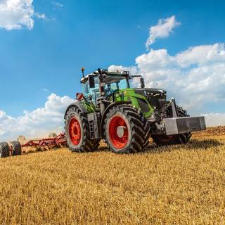 Fendt yellow wallpaper