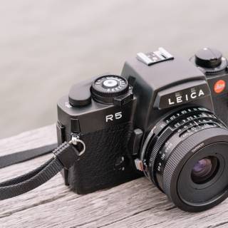 Leica R7 camera wallpaper