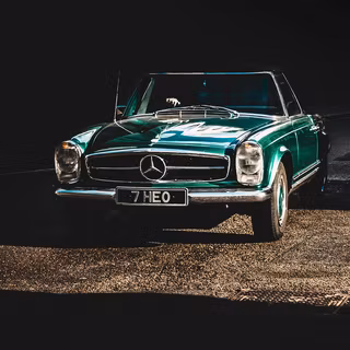 iPhone 11 Mercedes wallpaper