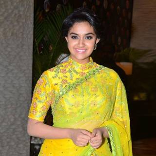Keerthi Suresh desktop HD wallpaper