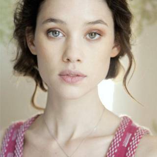 Àstrid Bergès-Frisbey wallpaper
