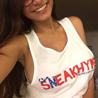 Mia Khalifa phone wallpaper