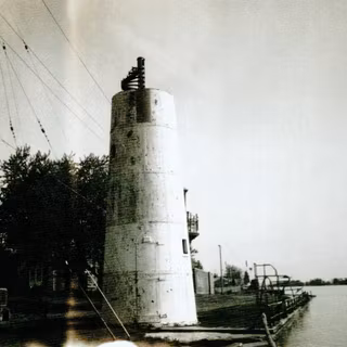 Lighthouse guiding boat wallpaper