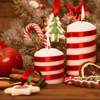 Red Christmas candles wallpaper