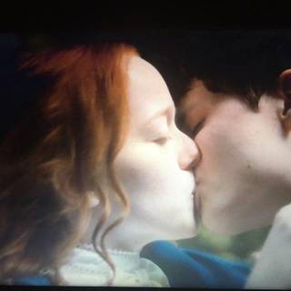 Anne and Gilbert kiss wallpaper