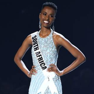 Miss Universe 2019 Zozibini Tunzi wallpaper