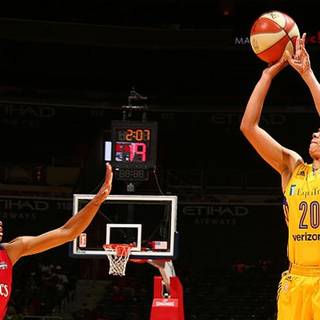 Kristi Toliver wallpaper