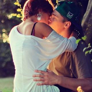 Kiss love mobile wallpaper