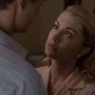 Jennifer Holland wallpaper