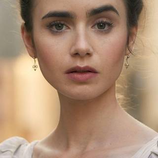 Lily Collins close-up wallpaper
