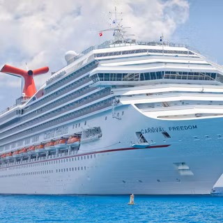 Cruise ship desktop wallpaper