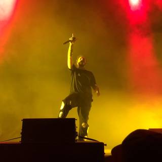 Beerbongs and Bentleys phone wallpaper