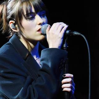 Sasha Sloan wallpaper