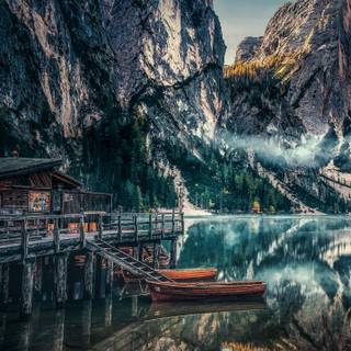 Lago di Braies Dolomites wallpaper