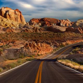 Long desert road wallpaper