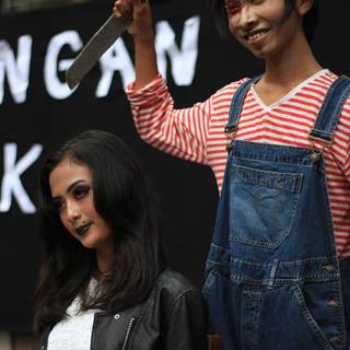 Dancing dolls wallpaper