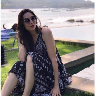 Karishma Kapoor HD mobile wallpaper