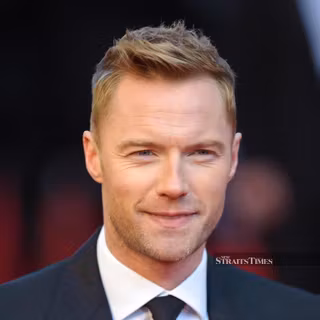 Ronan Keating 10 Years of Hits wallpaper