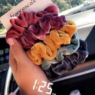 Scrunches aesthetic wallpaper