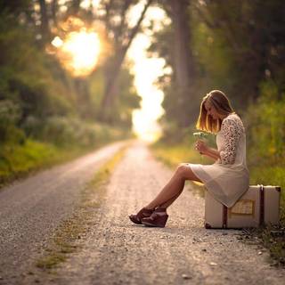 Sitting HD desktop girls wallpaper